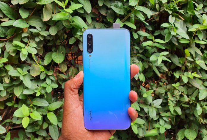 نقد و بررسی هوآوی وای ۹ اس؛ میانردهای با دوربین پاپآپ